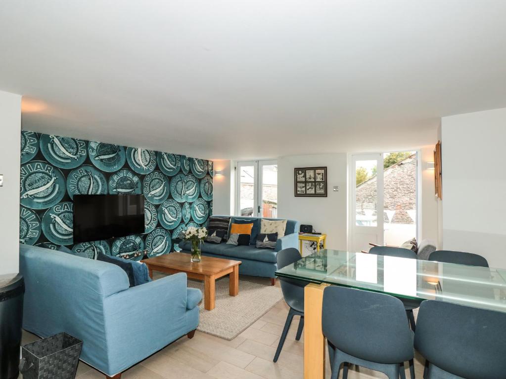 Cobalt Cottage room 3