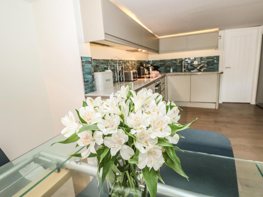 Cobalt Cottage room 6